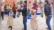 Adulta mayor cautiva en las redes sociales bailando huaino: ¡Linda muñequita!