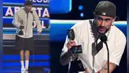 Bad Bunny recibe premio Billboard con collar de 7,5 millones de dólares, pero en medias: ¿qué pasó?