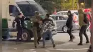 Hinchas de la selección peruana se agarran a palos y puñetazos durante el banderazo en Chile
