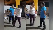 Adulta mayor sorprende a sus invitados con coreografía de canción de los 70 en La Libertad: “De sus tiempos”