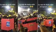 Jóvenes la rompen con disfraz de caja de chelas en Ayacucho y se viralizan en redes: “¡Hagámoslo!”