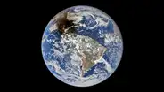 La increíble imagen de la Tierra tomada desde el espacio durante el último eclipse solar
