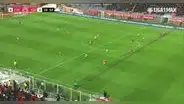 Yotún anota el 1-0 de Cristal ante Cienciano, pero el VAR lo anula por milimétrico off side