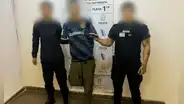 Arrestan a hombre con discapacidad por robar una zapatilla en centro comercial de Argentina
