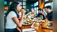 ¿Cómo solicitar la devolución de impuestos por gastos en restaurantes y alojamiento?