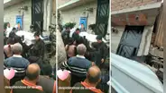 Perrito hace llorar a miles al despedirse de su amo durante su funeral: “El verdadero amigo fiel”