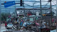 Turistas huyen de Acapulco tras devastación del huracán Otis: “Fue como vivir un sismo de 2 horas”