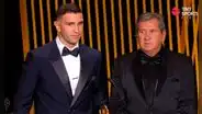'Dibu' Martínez pasó incómodo momento al ser abucheado en París, durante gala del Balón de Oro