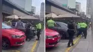 El instante en que la policía rompe las lunas del auto del hombre que asesinó a mujer en Miraflores