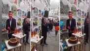 Familia lleva figura de cartón de fallecido a cementerio y celebra su cumpleaños con ‘Chacalón’