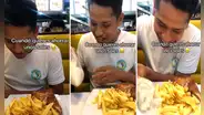 Joven va a comer pollo a la brasa, pero sorprende al sacar su bolsa de arroz: “Cuando quieres ahorrar”