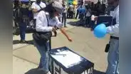 Docentes se desangran y encadenan en protesta contra gobierno de Boluarte en Piura