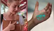 ¿Adiós a los celulares? Crean pin que toma fotos, graba videos y proyecta la pantalla en tu mano