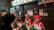 Indecopi: multan a KFC con más de S/64.000 tras discriminar a peruano por su vestimenta