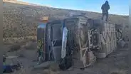 Volcadura de bus de empresa Wayra dejó 1 fallecido y 15 heridos en la vía Arequipa-Puno