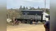 Contrabandistas retienen a policías y fiscal para obligarlos a dejar mercadería incautada en Piura