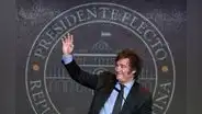 Bonos argentinos experimentan incremento tras elección de Javier Milei como presidente