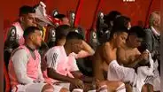 Imágenes revelan que Oliver Sonne sí tiró la camiseta de la selección peruana tras no debutar