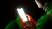 ¿Por qué debes evitar que tu smartphone esté siempre con el brillo al máximo?