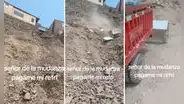 Joven baja del cerro con una refrigeradora en su espalda y sucede lo peor: “Solo se salió la puerta”