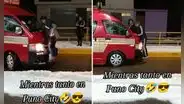 Conductor de combi 'ayudó' a cruzar a peatones durante inundación en Puno: “Mi primera chamba”