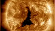 Un agujero en el Sol, más grande que 60 Tierras, apuntó hacia nuestro planeta
