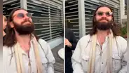 Hombre parecido a Jesús sale de fiesta y usuarios reaccionan: “Adelantó su cumpleaños”
