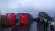Carretera central: violento choque entre bus y tráiler deja como saldo 1 fallecido y 2 heridos