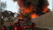 Lurín: más 30 unidades de bomberos trabajan para controlar incendio en almacén de llantas