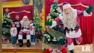 Papá Noel lleva la magia de la Navidad a los niños con sorprendente traje andino: "Hecho en Perú"