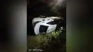 Delincuentes roban camioneta a viajeros, pero se vuelcan cuando huían en Pichanaqui