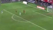 ¡El blooper del 2023! El insólito gol que un delantero se falló solo frente al arco en Egipto