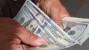 Dólar abre con ligero retroceso y se cotiza en S/3,7038 este martes 2 de enero