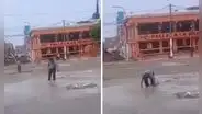 Adulto mayor queda atrapado en cemento tras caminar sobre pista recién reparada en Trujillo