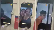 Visitantes del mall de San Juan de Lurigancho se toman fotografías con celulares en venta