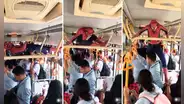 Hombre disfrazado de Spiderman tiene curiosa forma de viajar en un bus público: “Salió del multiverso”