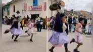 Madre es viral tras alentar y acompañar a su hijo en maratón de Huancavelica: “El amor es infinito”