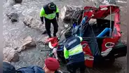 Tres personas mueren tras caída de mototaxi a abismo en Huancavelica