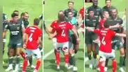 Hernán Barcos se descontroló: pechó a rival que quiso levantarlo tras sufrir un golpe en el rostro
