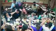 Ate: delincuentes armados asaltan pollería durante cena familiar con niños