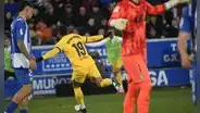 Con gol de Vitor Roque, Barcelona ganó 3-1 al Alavés por LaLiga de España