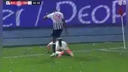 La desleal patada de Ramos a Calcaterra cuando estaba en el piso y que dejó a Alianza con 10 hombres