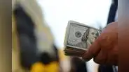 Dólar retrocede y se cotiza por debajo de los S/3,80 este lunes 19 de febrero