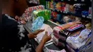 Aumento Salarial 2024: ¿cuántos sueldos mínimos de Venezuela harían falta para la canasta alimentaria?