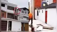 Construyen casa y tapan puerta que vecino colocó hacia su vivienda: “¿Era salida de emergencia?”