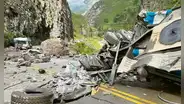 Los choferes que se salvaron de milagro tras caída de rocas en la Carretera Central