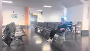 El drama de la extranjera que vive en el aeropuerto