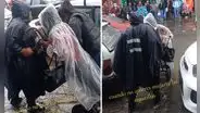Peruano usó carretilla para transportar a personas durante lluvias y dicen: “Yo sí pagaría”