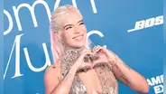 Karol G es la primera latina homenajeada por Billboard