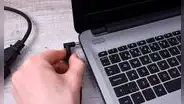 ¿Por qué deberías desenchufar tu laptop del tomacorriente cuando la batería está cargada?